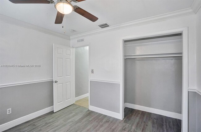 Building Photo - 6931 SW 27th Ct