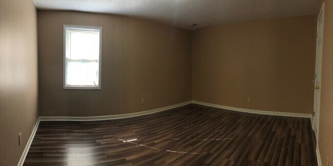 Building Photo - 503 N Bradford Ave