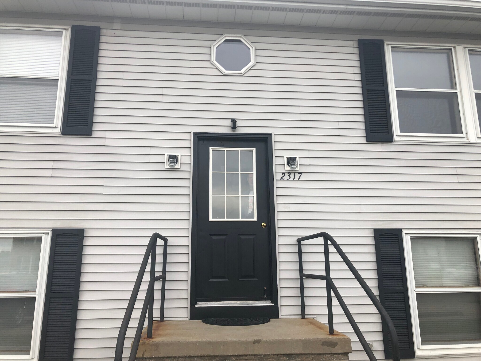 Building Photo - 2317 Donna Maria Dr