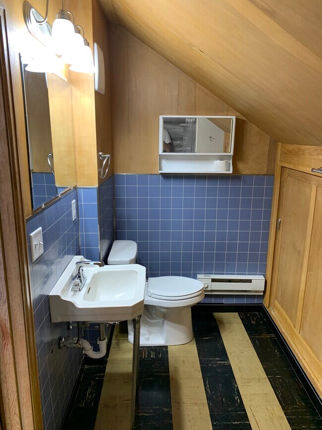 Up stairs studio bath room - 4021 23rd Ave S