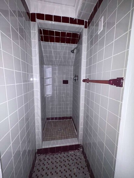 Building Photo - 578 Howard Ave