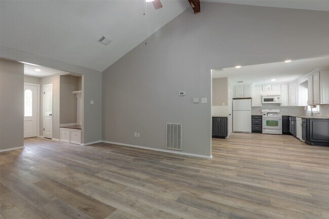 Building Photo - 31 Maywind Ct