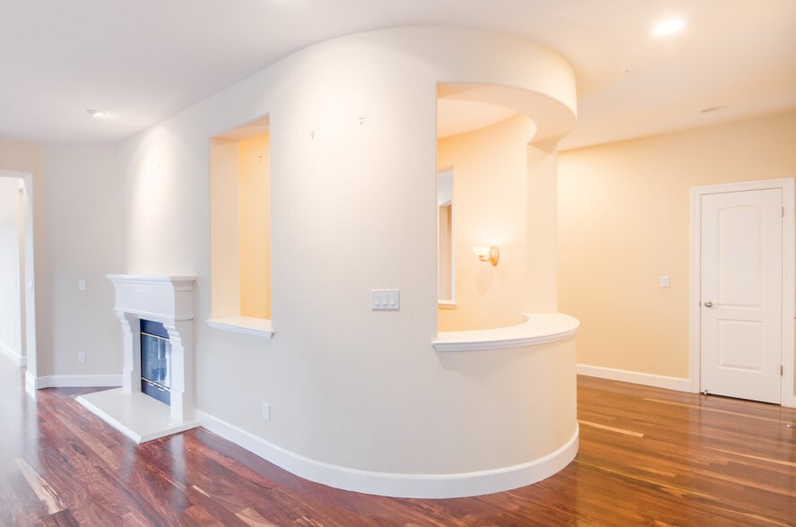 Building Photo - 55 Golden Aster Ct