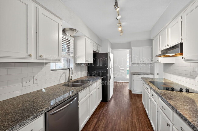 Building Photo - 15707 Lone Tree Dr