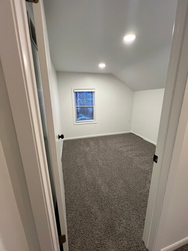 Building Photo - 8323 Niles Center Rd