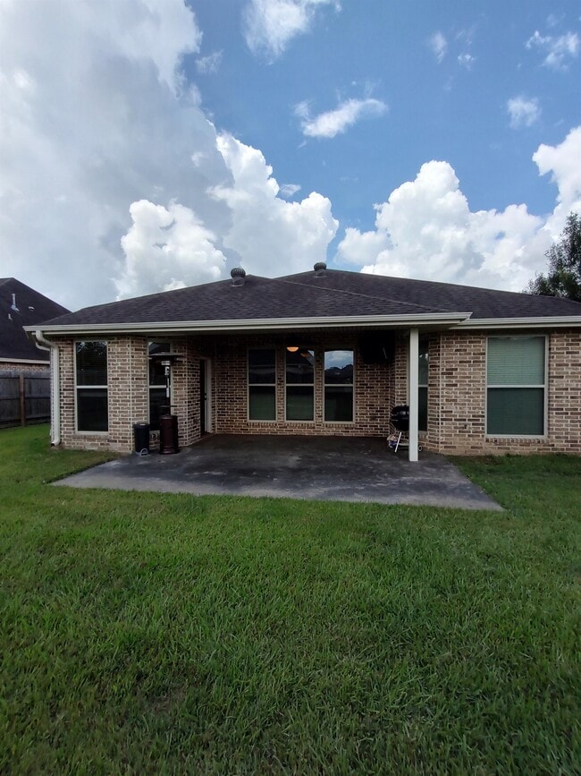 Building Photo - 6790 Woodridge Drive