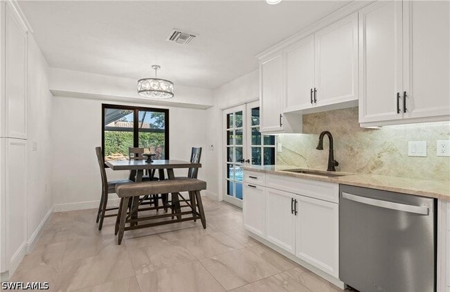 Building Photo - 2307 Queens Way