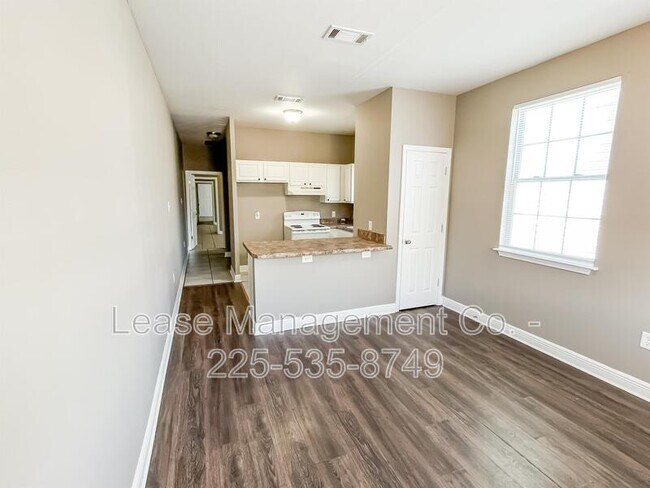 Building Photo - 1916 Eagle St