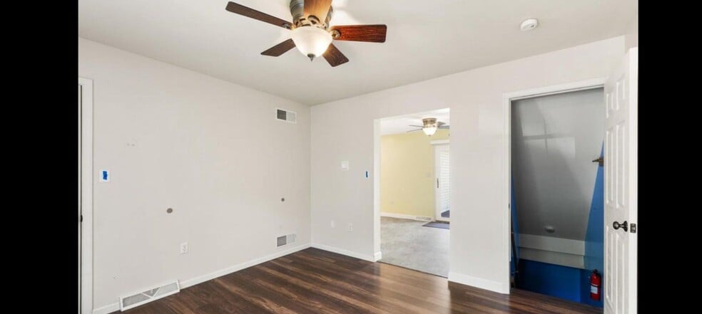 Building Photo - 462 Crosswinds Dr