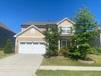 Building Photo - 439 Parlier Dr