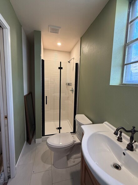 Building Photo - 107 Arlen St