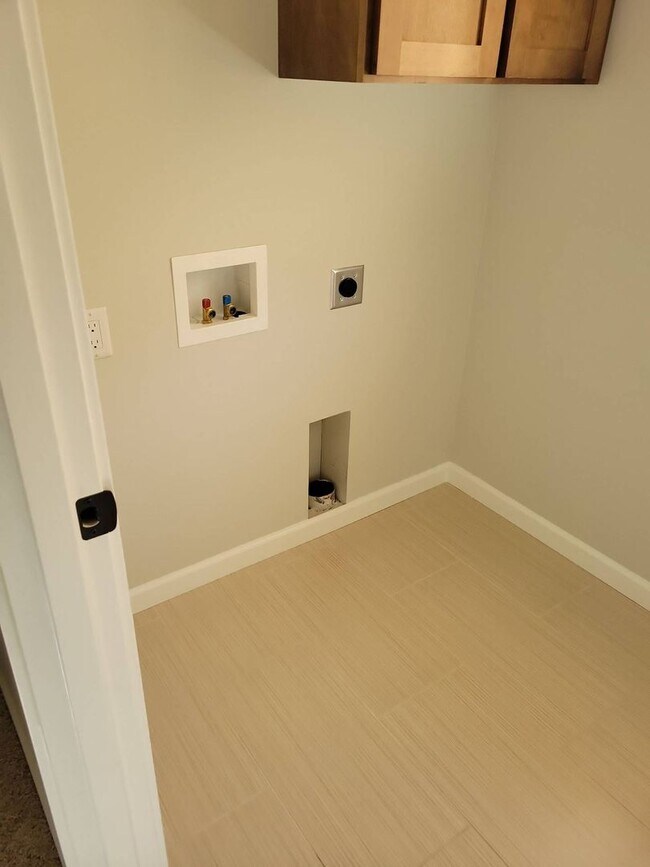 Building Photo - Live it up in Jacksonville's McCully Lane ...