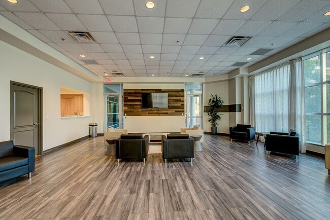 Building Photo - STUNNING 3 BEDROOM 2 FULL BATH FIRST FLOOR...