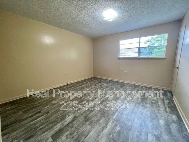 Building Photo - 10952 Cherry Hill Ave