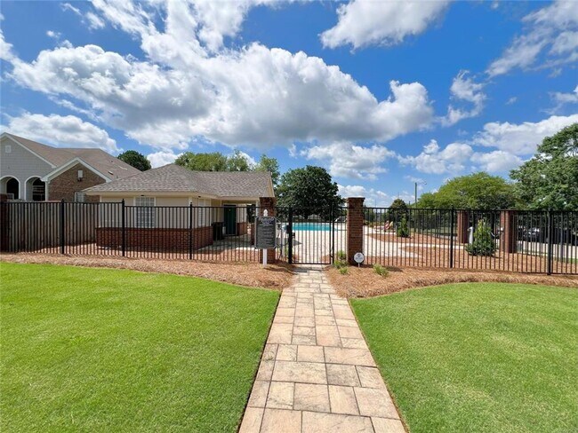 Building Photo - For Rent Prattville AL