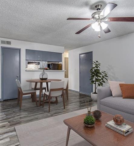 Building Photo - 601 Bellaire Dr