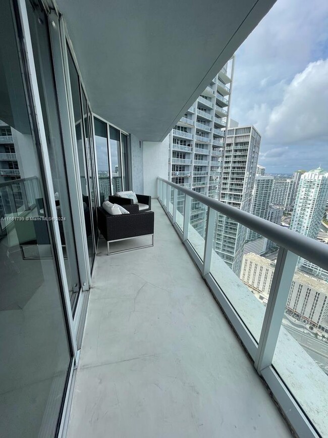 Building Photo - 465 Brickell Ave