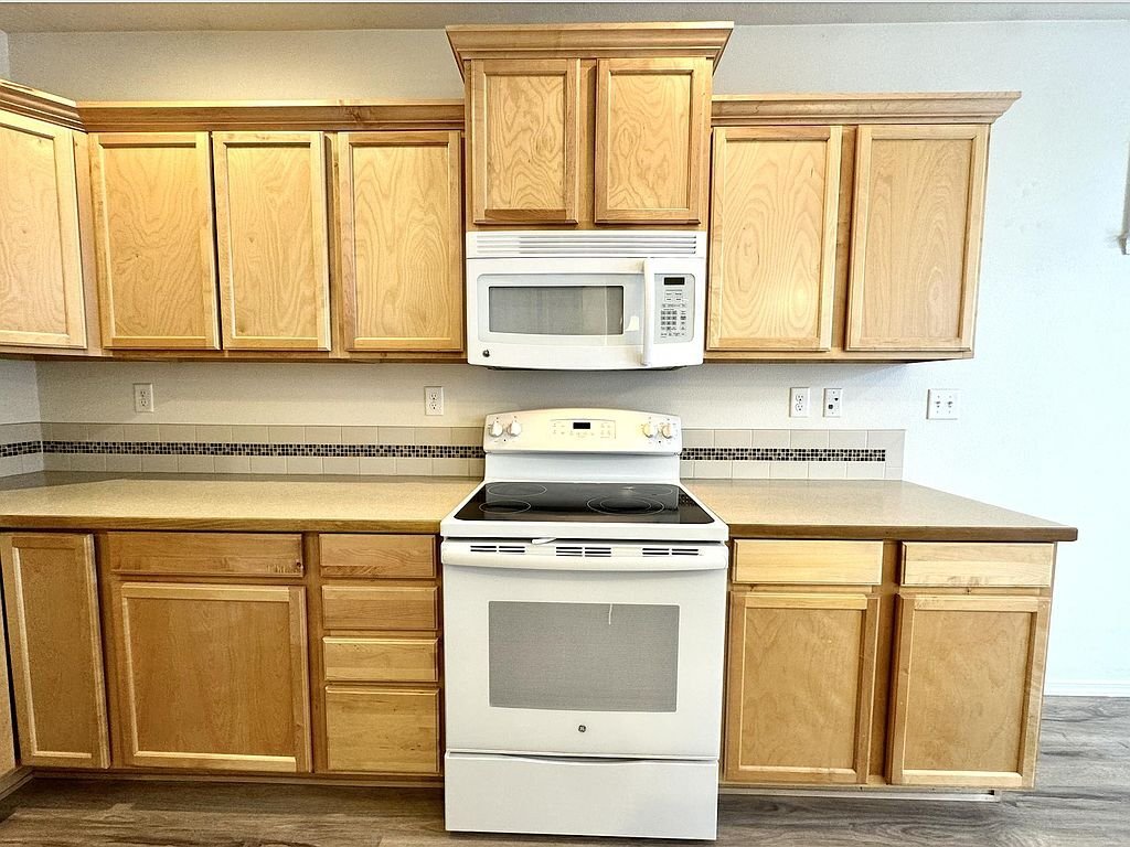 Building Photo - 21123 SE Azalia Ave