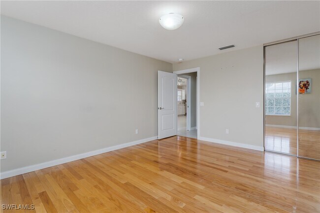 Building Photo - 4949 Kingston Way