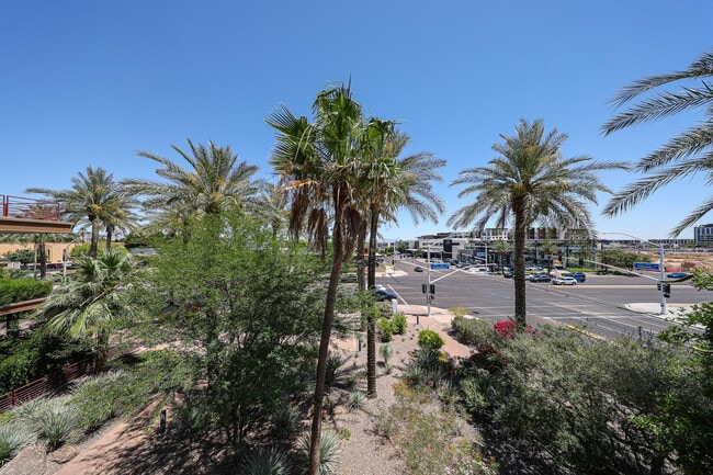 Building Photo - 7157 E Rancho Vista Dr