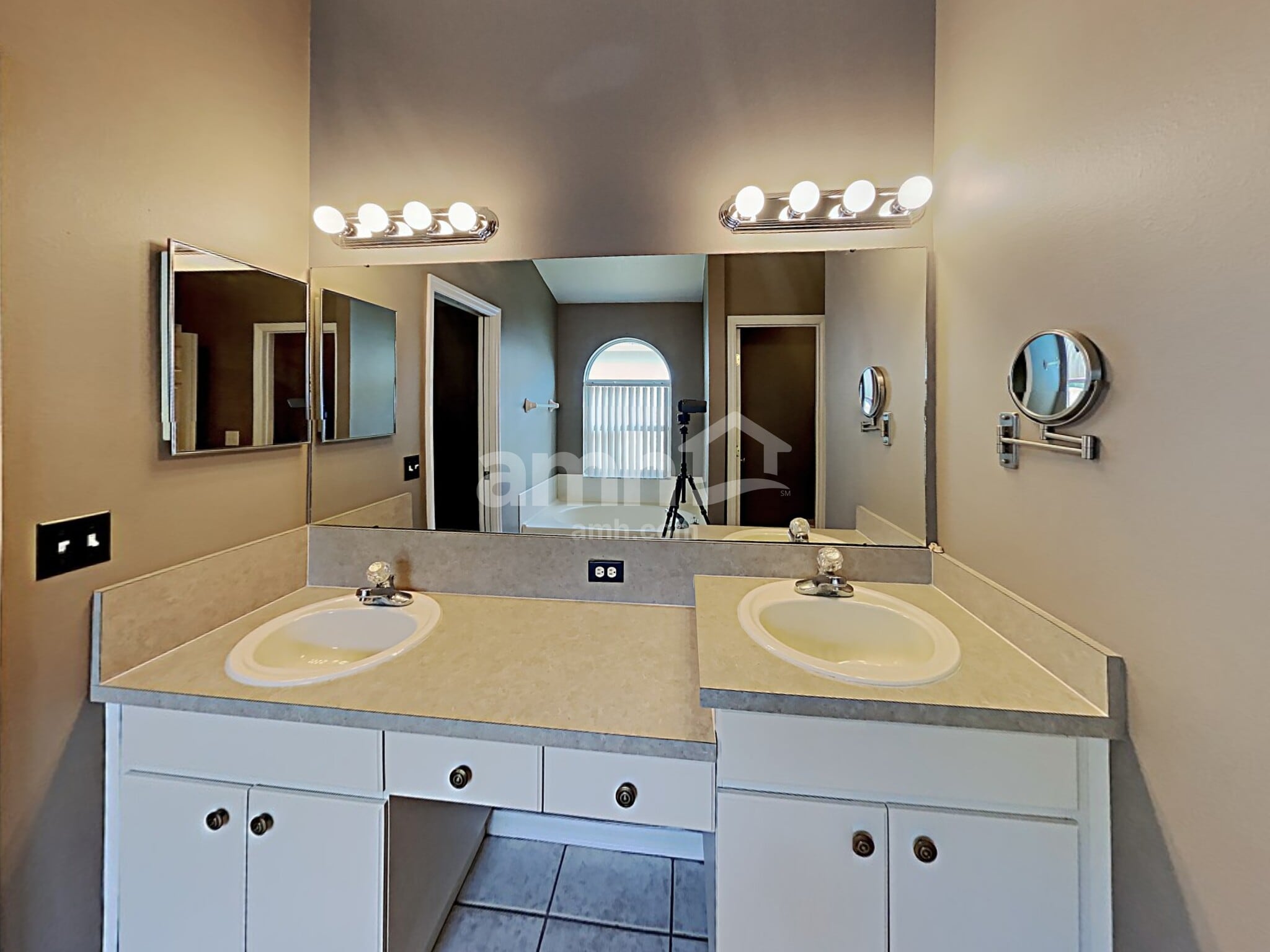 Building Photo - 22611 Roderick Dr