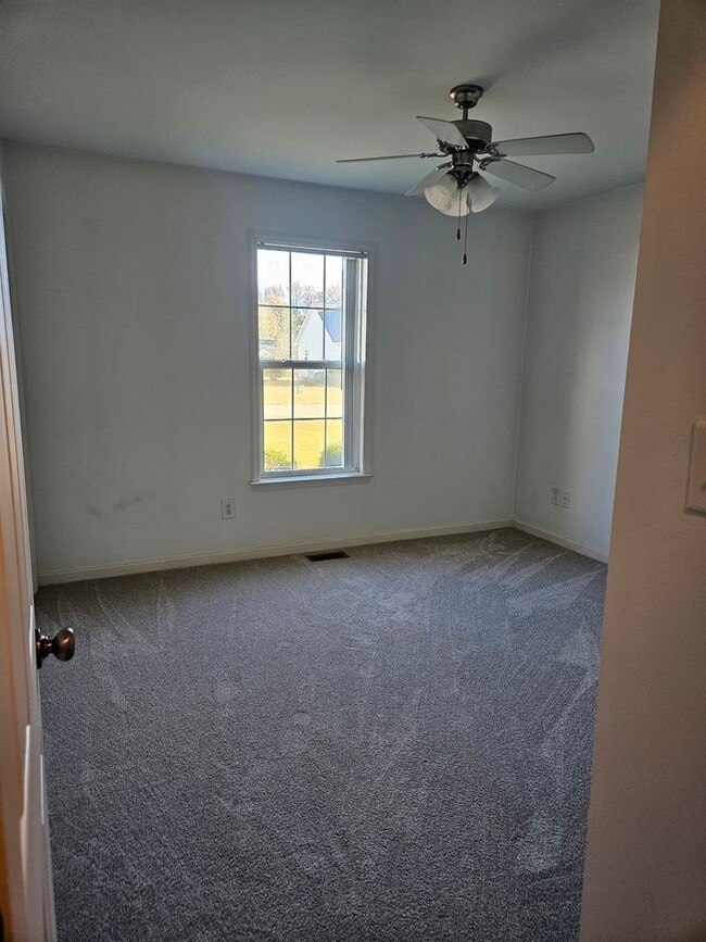 Building Photo - 208 Killdeer Dr