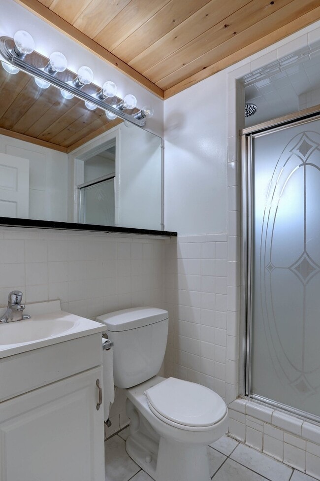 Building Photo - 2BD/1BA Spacious, Fabulous Fells Point Apartment