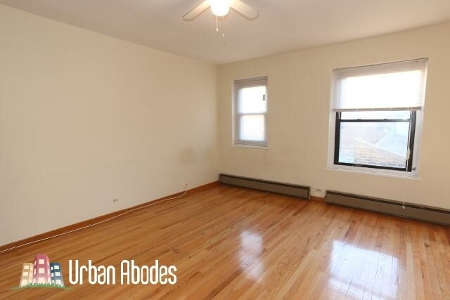 Building Photo - 634 W Barry Ave