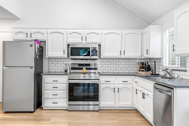 Building Photo - 3656 W Harvard Ave