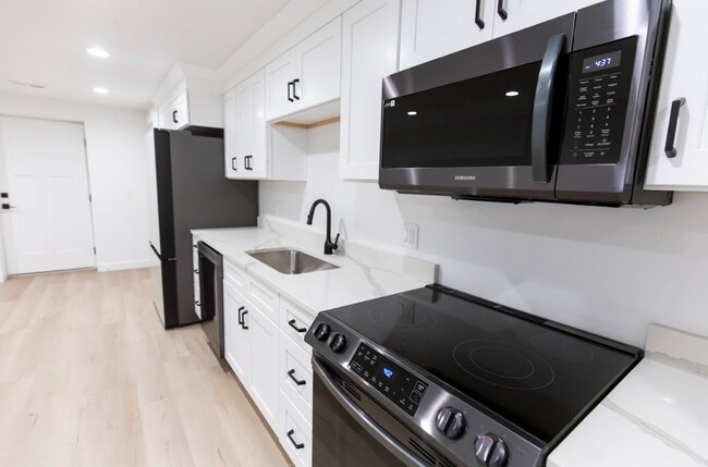 Building Photo - 1062 N Highpass Dr