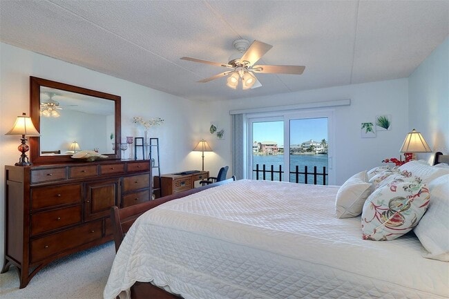 Building Photo - 868 Bayway Blvd