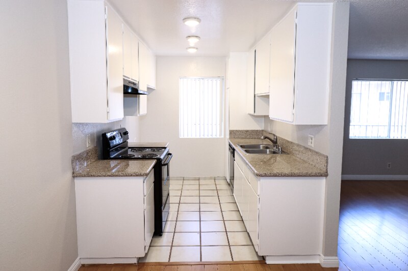 Building Photo - 626 E Verdugo Ave