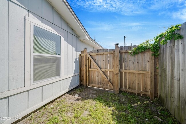 Building Photo - 7011 Lois St