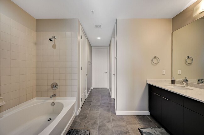 Building Photo - HOUSING CHOICE VOUCHER APPROVED! MOVE IN SPECIAL! **$300 OFF FIRST MONTH'S RENT!!**