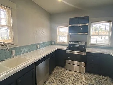 Building Photo - 322 N Cherry Ave