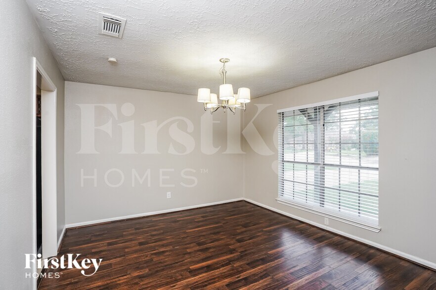 Building Photo - 17927 Lake Manor Dr