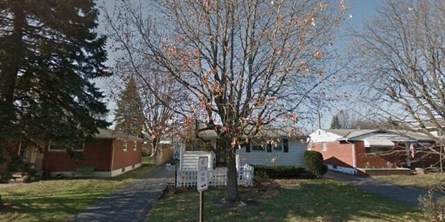 Building Photo - 685 Holly Hill Dr