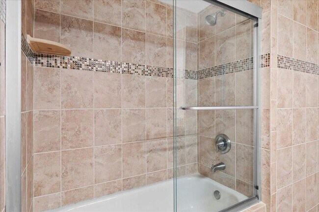 Building Photo - 4734 Lucerne Lakes Blvd N