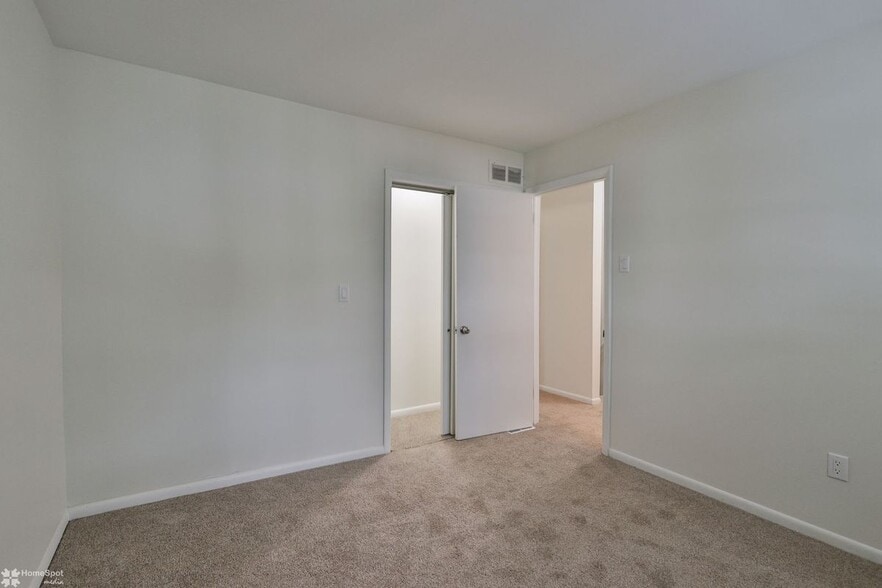 Building Photo - 305 S Warminster Rd