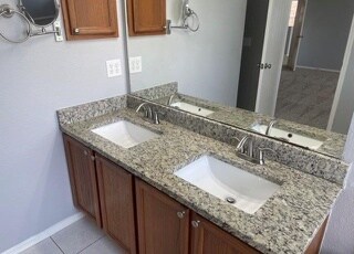 master bath - 2449 Texoma Dr
