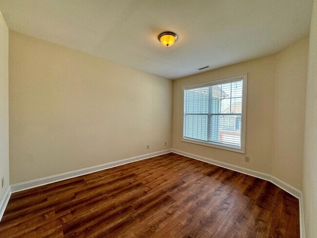 Building Photo - 563 Balsam Fir Dr