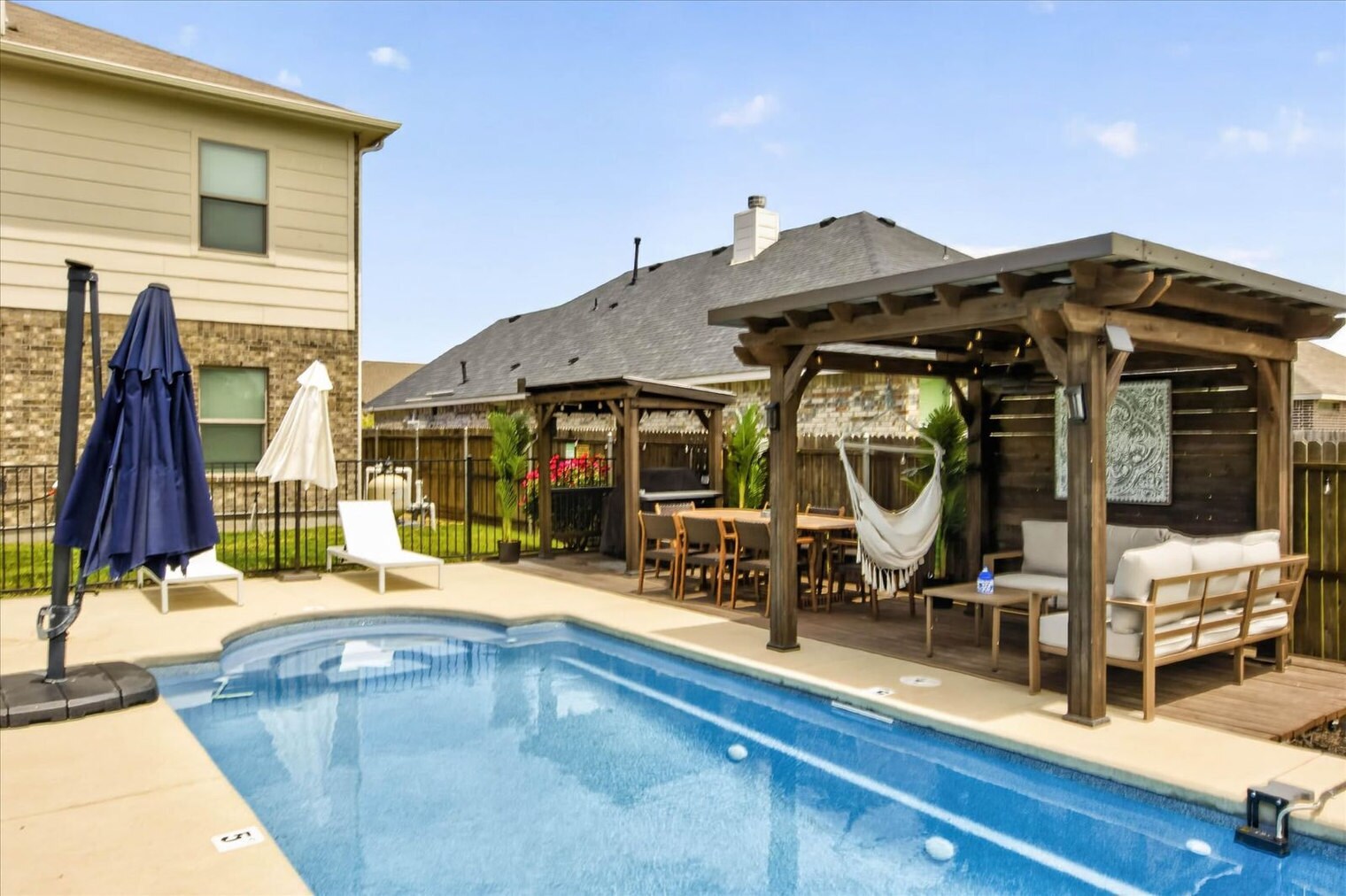 Building Photo - 500 Prairie Meadow Dr