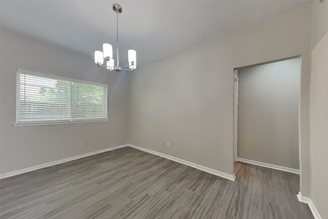 Building Photo - 9214 Palm Shores Dr