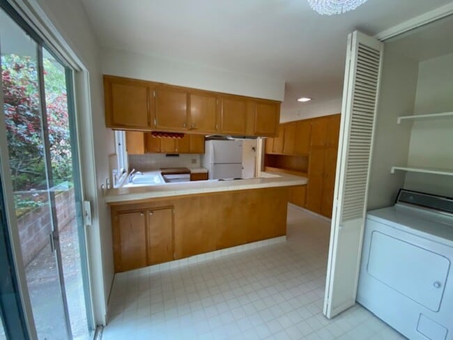 Building Photo - 3093 Hermitage Rd