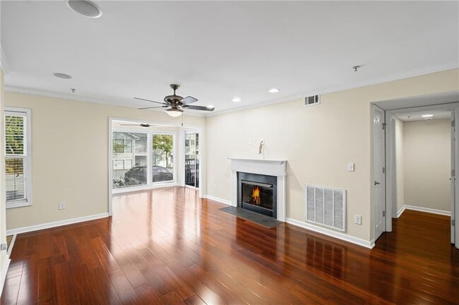 Building Photo - 401 Augusta Dr