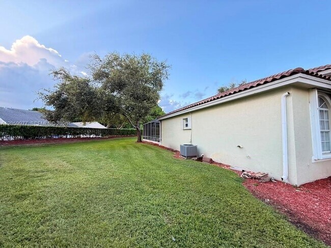 Building Photo - 420 SE 23rd Ln