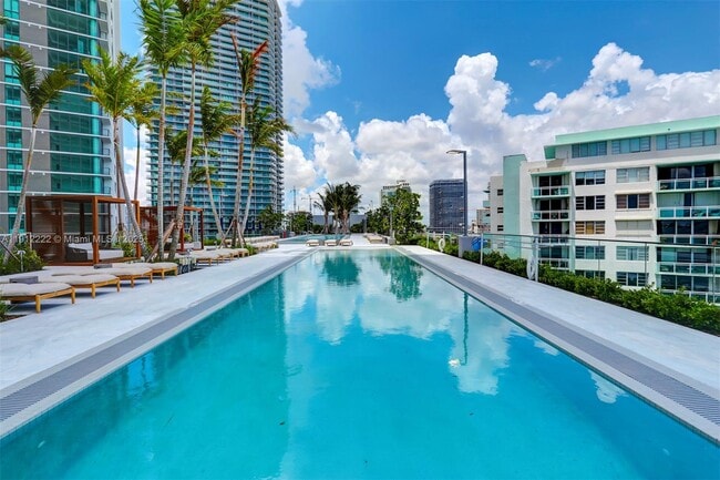 Building Photo - 3131 NE 7th Ave