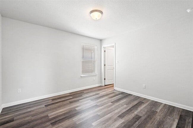 Building Photo - Big Sky Ranch 3-Bedroom/2.5 Bath - Drippin...
