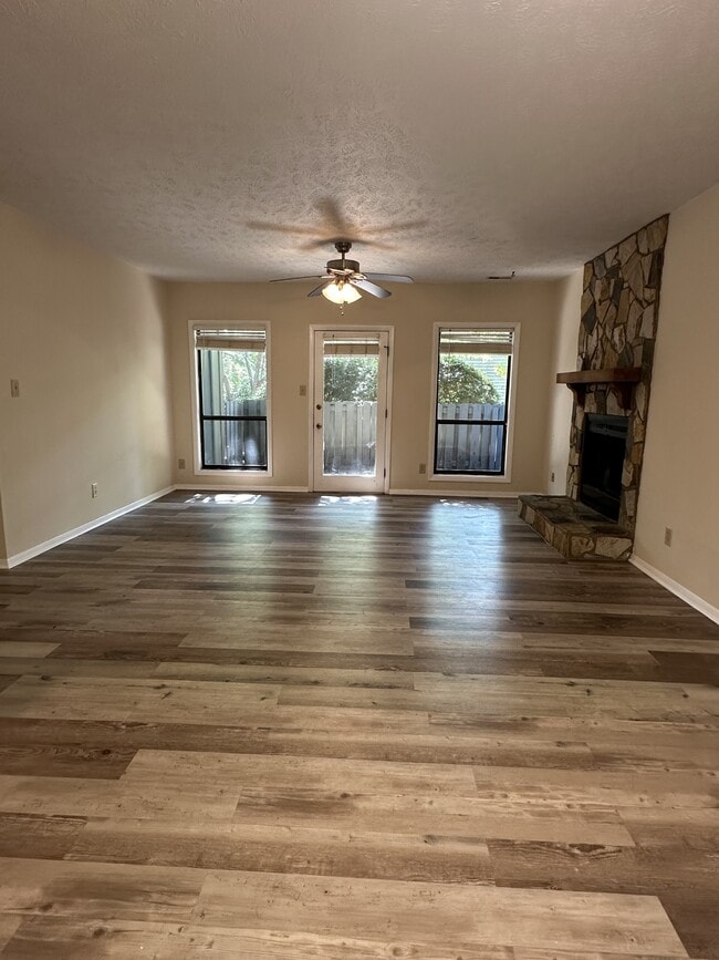 Building Photo - 1866 Tryon Dr