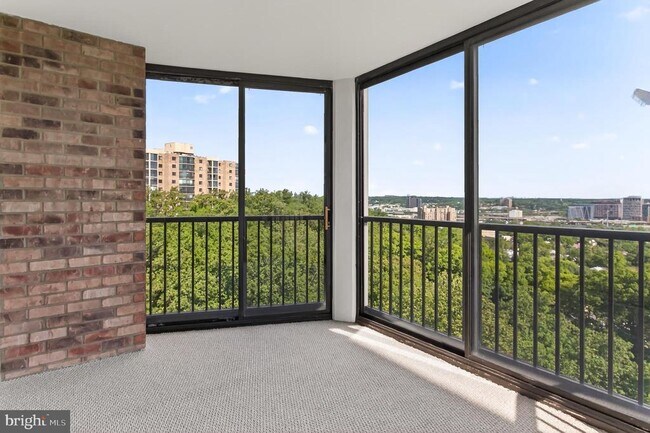 Building Photo - 5903 Mt Eagle Dr